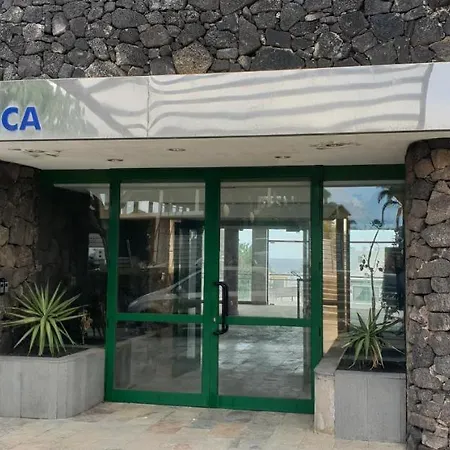 Giovanni 09 Playa Roca Costa Teguise